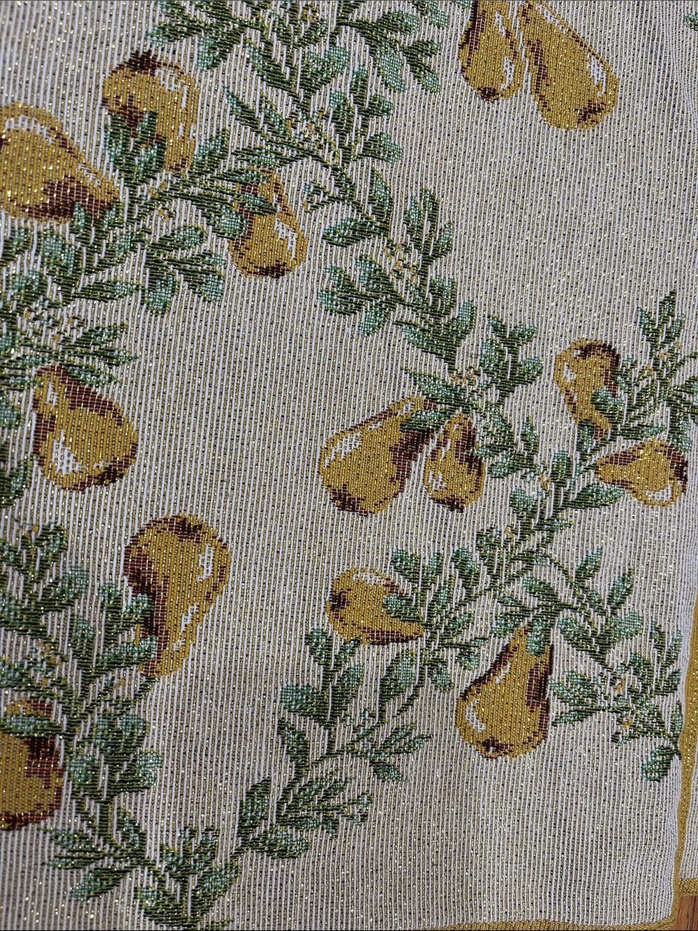 6 Vtg 2004 Martha Stewart Everyday Pear Tan & Metallic Gold Placemats Kmart